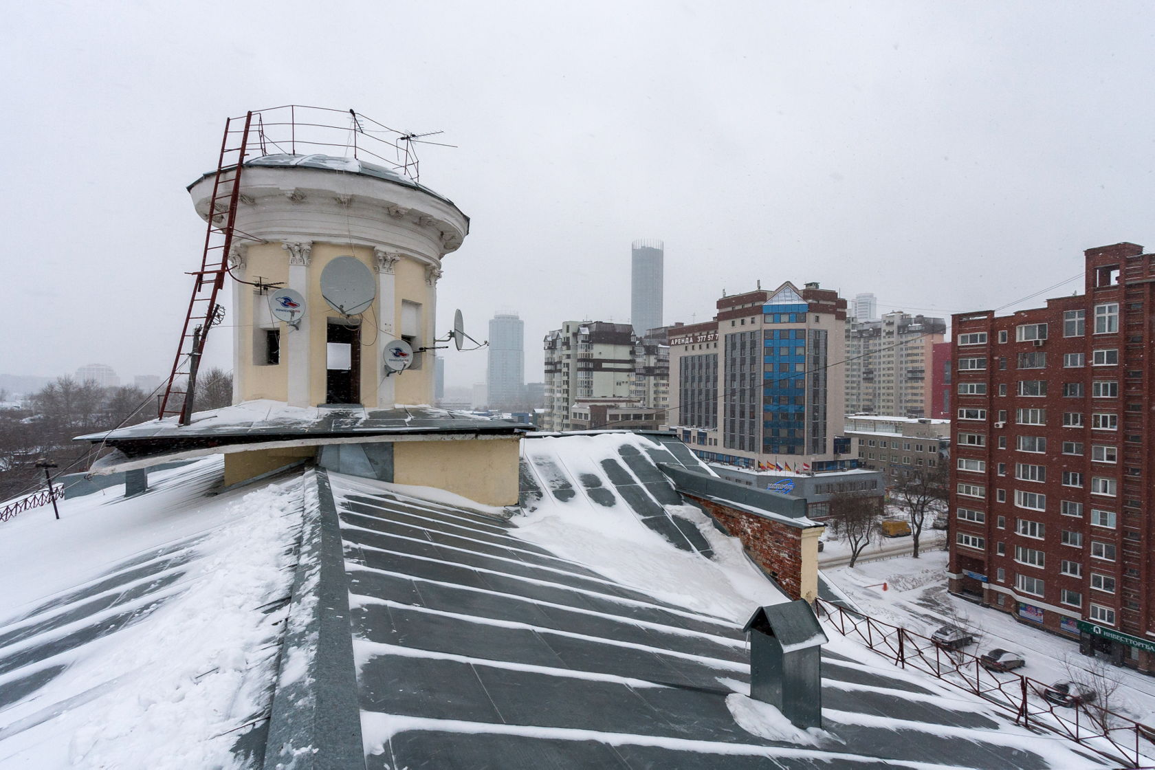 Город под надзором: зачем в Свердловске строили башенки на жилых домах - 31  марта 2016 - Е1.ру